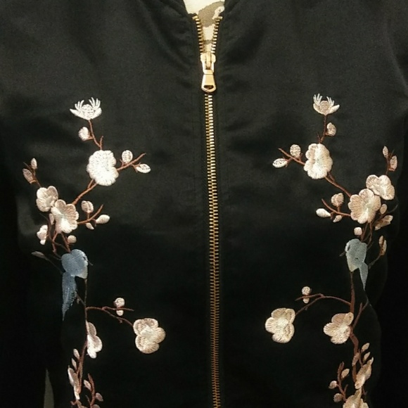 Light weight bomer jacket - Picture 2 of 8